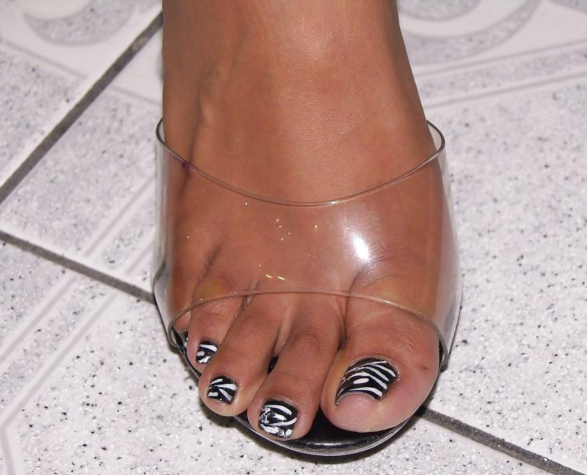 25P Beautiful feet in heels