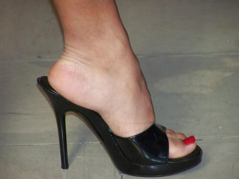 25P Beautiful feet in heels