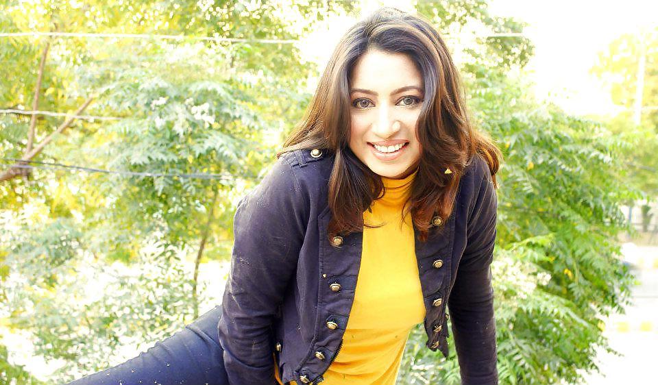 23P Pakistani biatch afsheen for big black cock