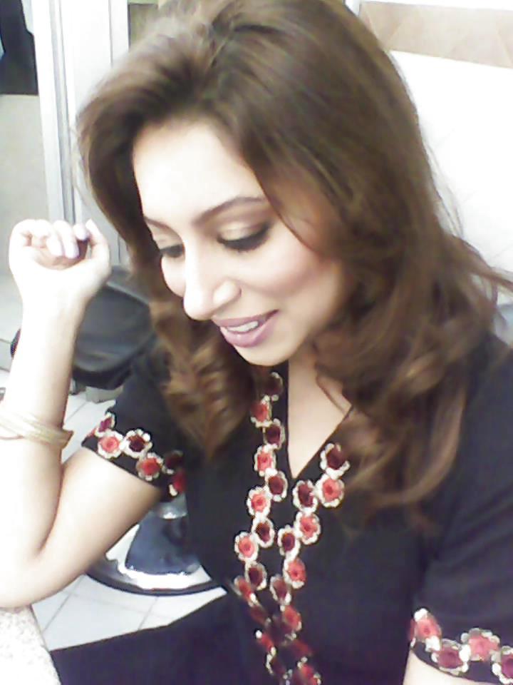 23P Pakistani biatch afsheen for big black cock