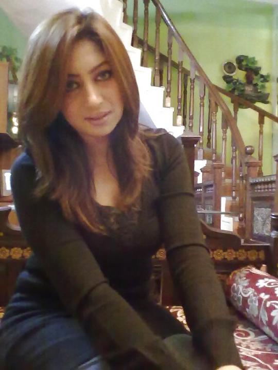23P Pakistani biatch afsheen for big black cock