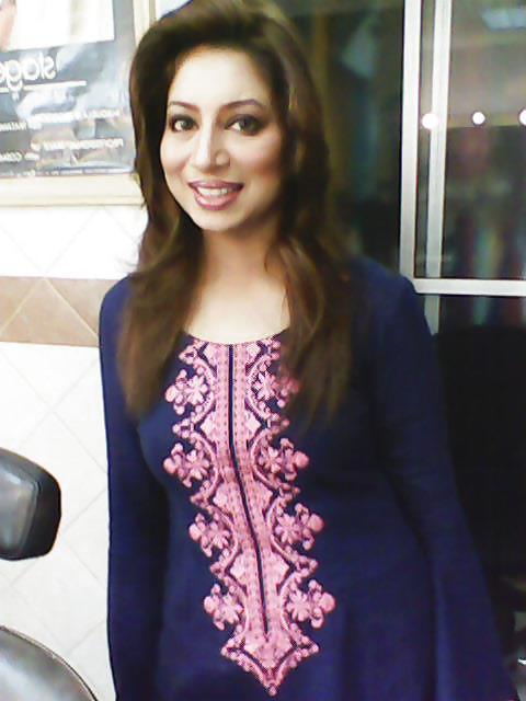 23P Pakistani biatch afsheen for big black cock
