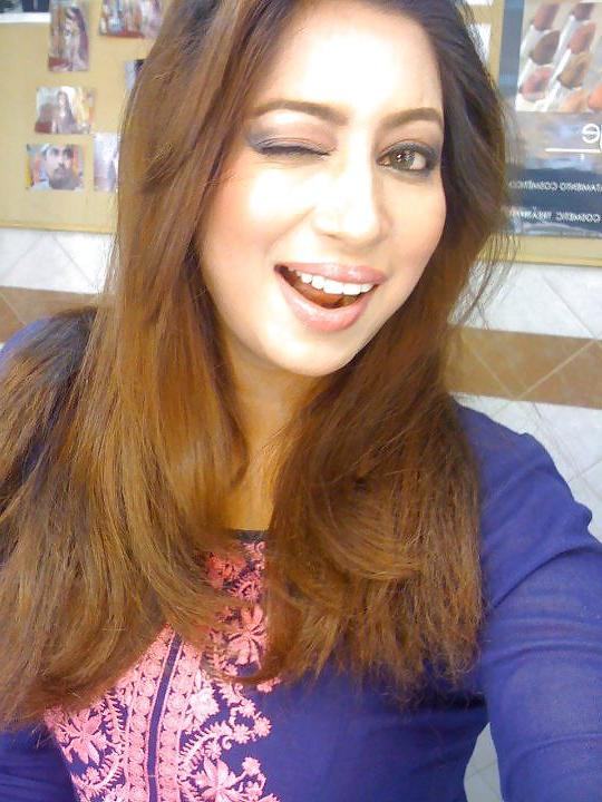 23P Pakistani biatch afsheen for big black cock