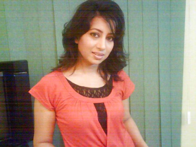 23P Pakistani biatch afsheen for big black cock