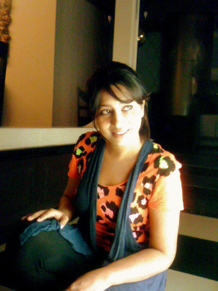 23P Pakistani biatch afsheen for big black cock