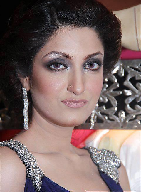 18P Dirty Muslim News Anchor Needs a Big Black Cock
