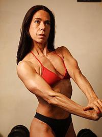 9P FBB mature lady at gym