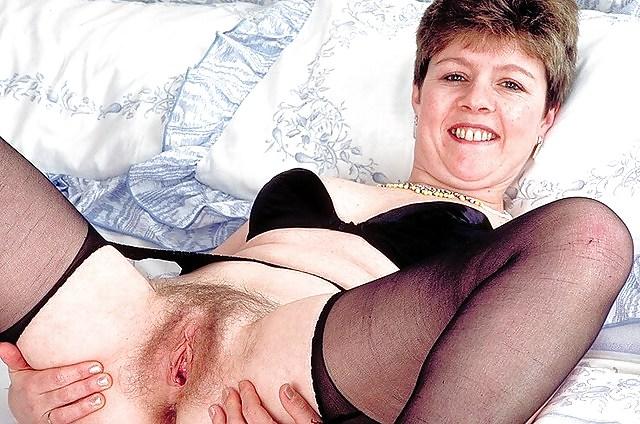 15P British Mature Bonnie