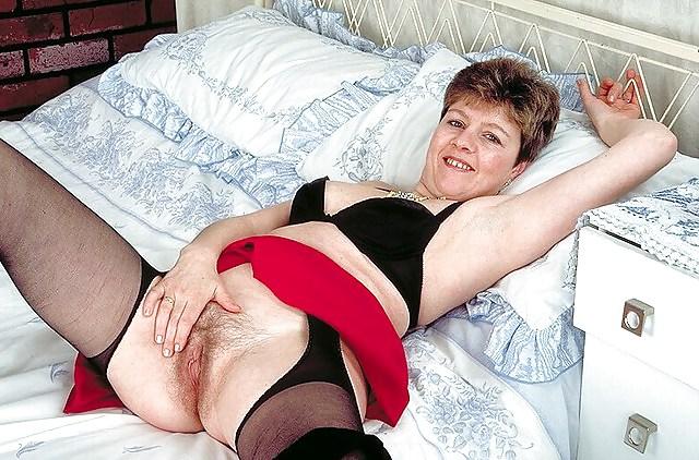 15P British Mature Bonnie