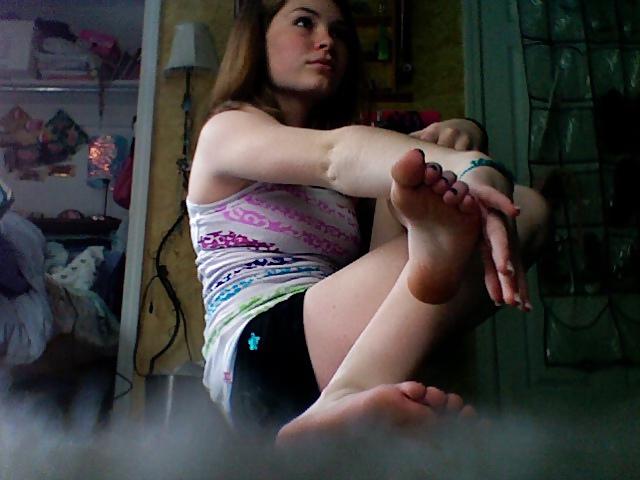 11P Sexy Teen's Feet 5
