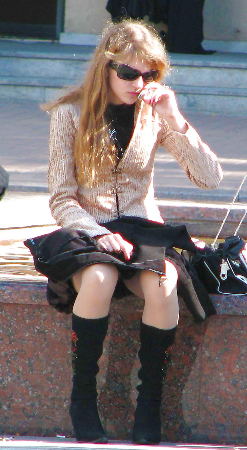 25P In The Streets 074 - Smoking Glasses At The Fountain