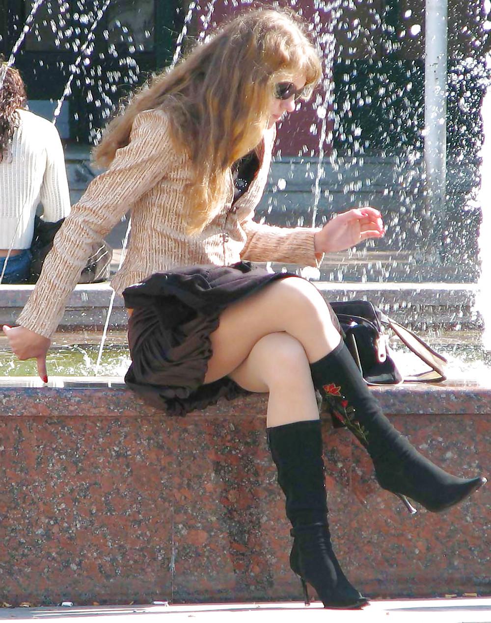 25P In The Streets 074 - Smoking Glasses At The Fountain