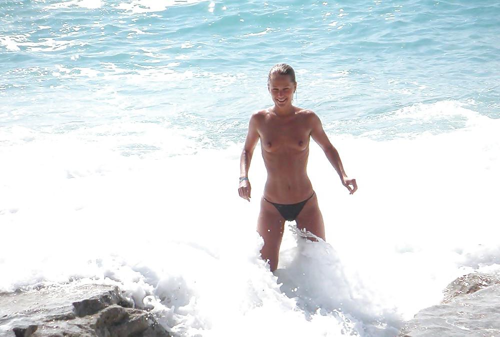 25P Amateur Topless 9