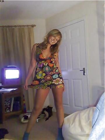 25P British hot non-nude girls.