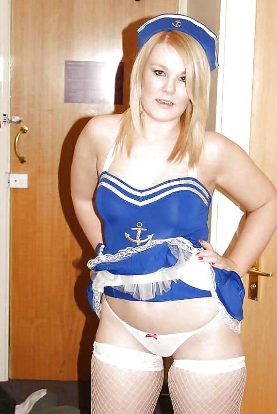 25P British hot non-nude girls.