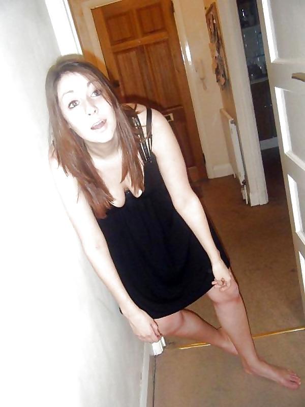 25P British hot non-nude girls.