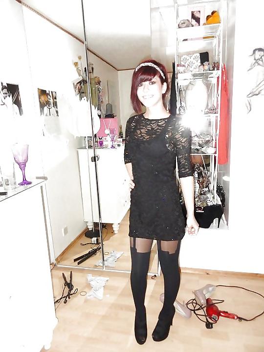 25P British hot non-nude girls.