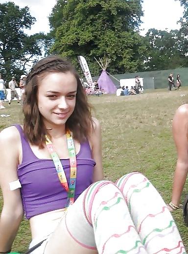 25P British hot non-nude girls.