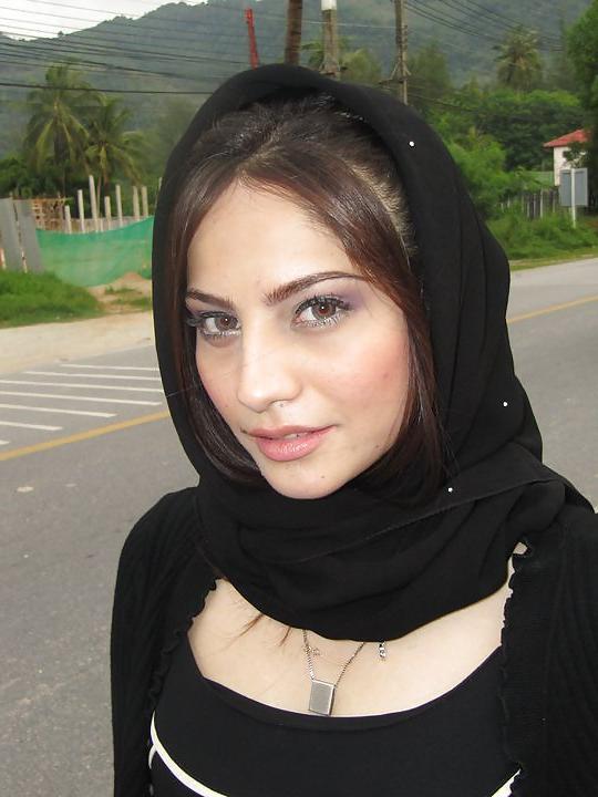 15P Paki bitch neelam that Big Black Cocks (BBC) MUST FUCK!