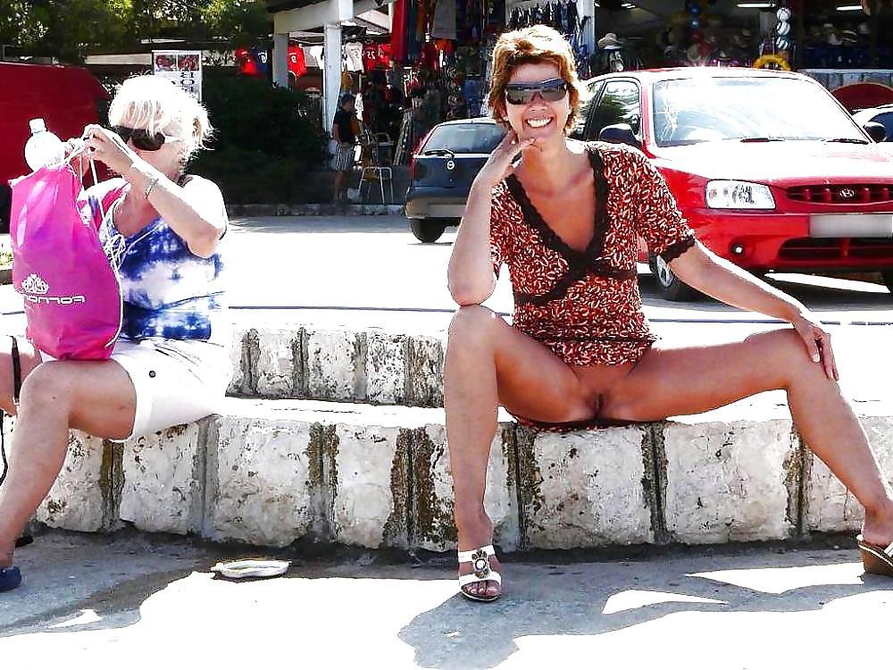 18P Weit und offen in Public -60-