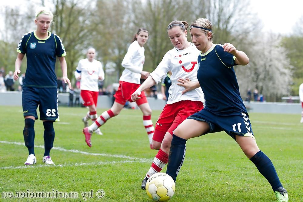 5P Julia Dickhaus die geile Soccer-Bitch E-mail vorhanden 
