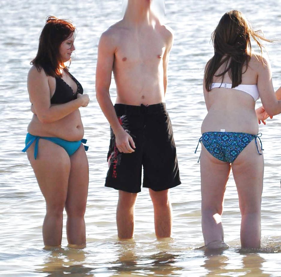 9P Two Chunky Tweens at the Beach