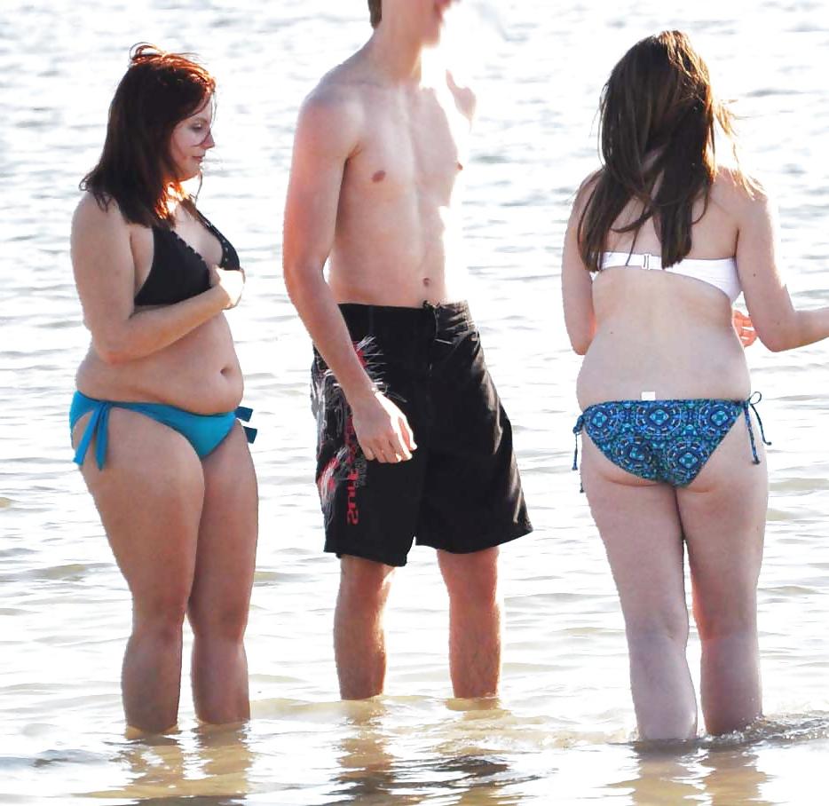 9P Two Chunky Tweens at the Beach