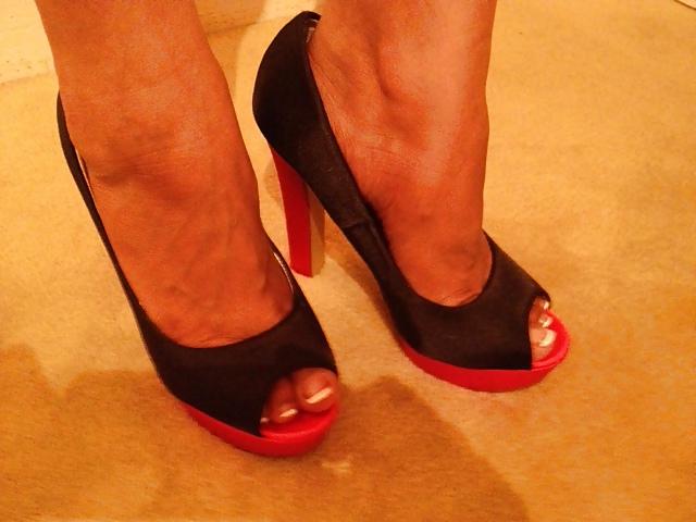 4P Indian wifes feet in heels