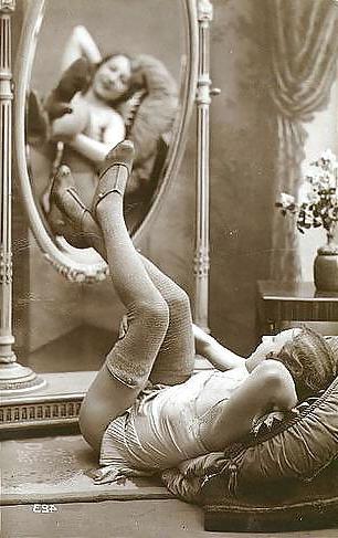 21P Vintage Erotic Photo Art 19 - Girls and Mirror