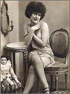 21P Vintage Erotic Photo Art 19 - Girls and Mirror