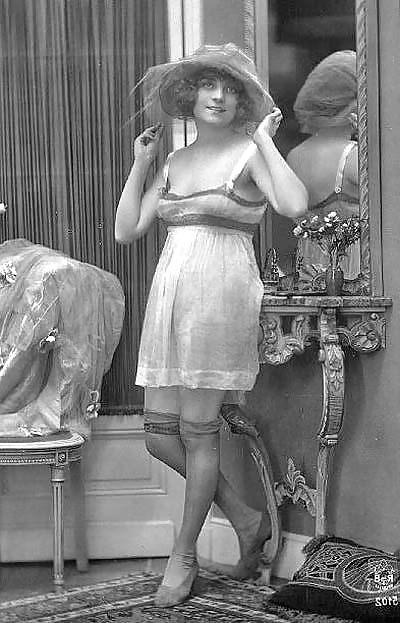 21P Vintage Erotic Photo Art 19 - Girls and Mirror