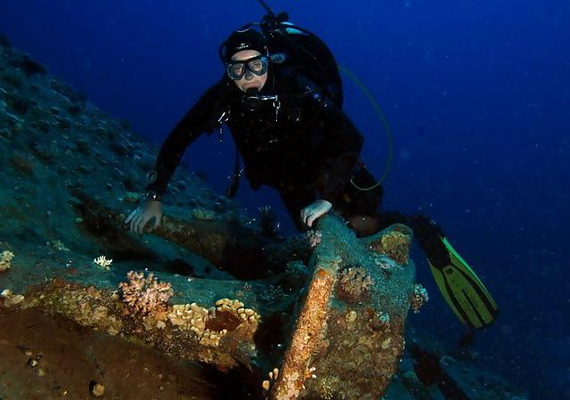 16P Diving