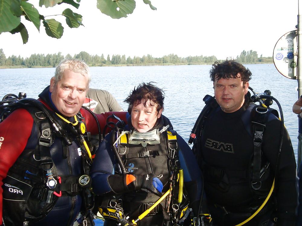 16P Diving
