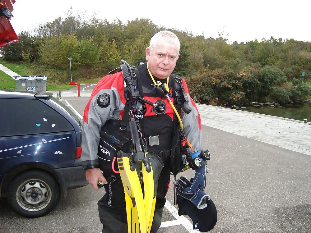 16P Diving