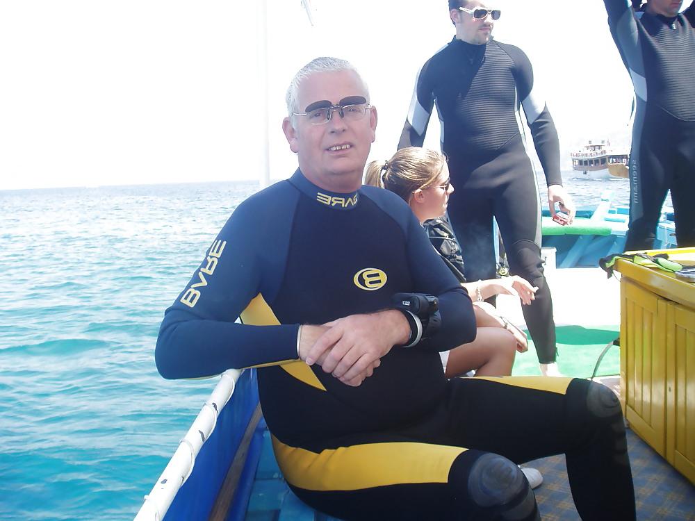 16P Diving