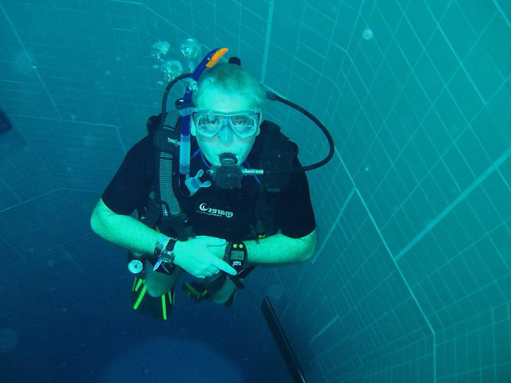 16P Diving