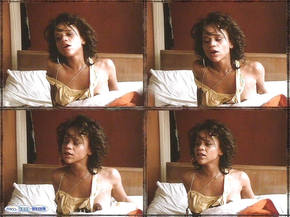 21P Rosie Perez Nude (Real & Fake)