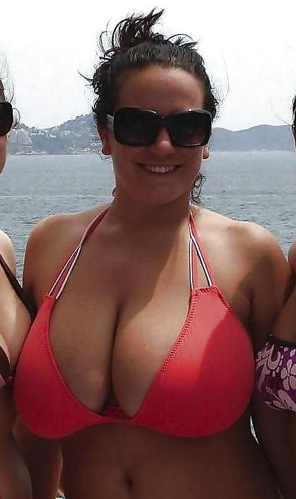 25P Dicke Titten im Bikini