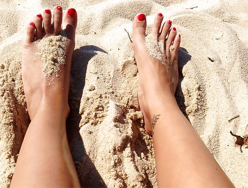 13P Pics of Sexy Toes!!