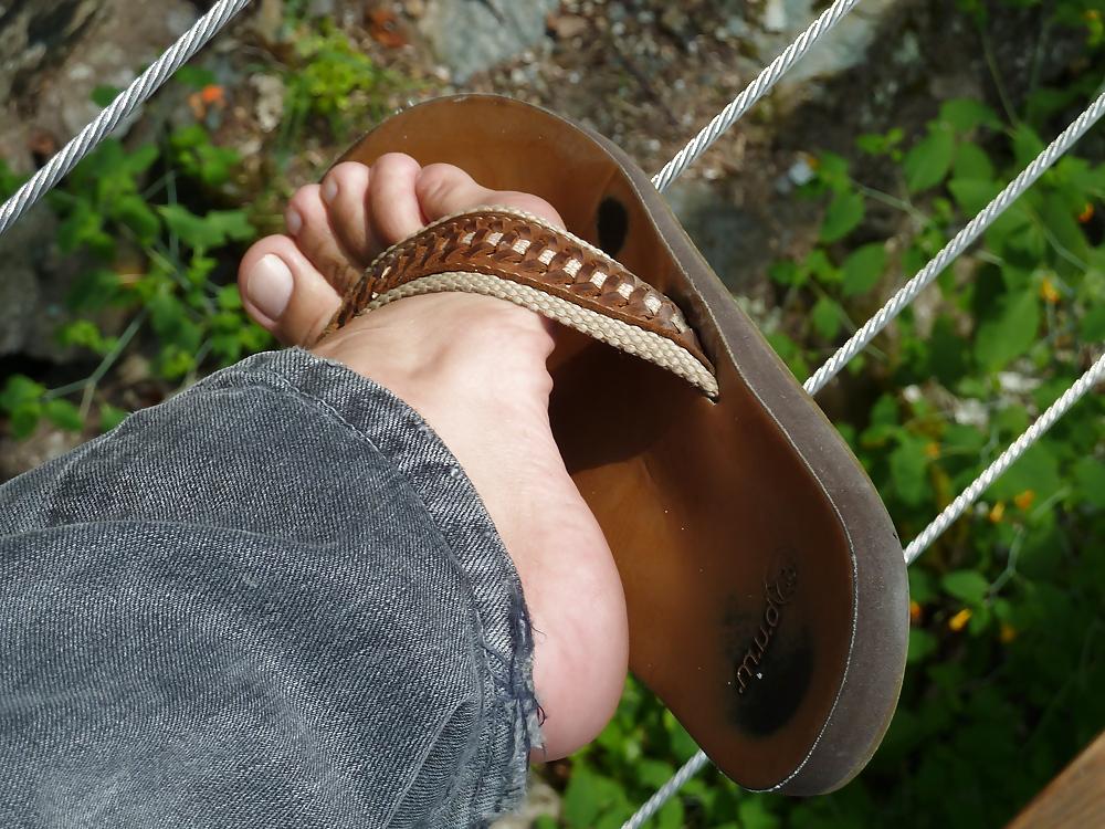 11P Sexy feet and toes