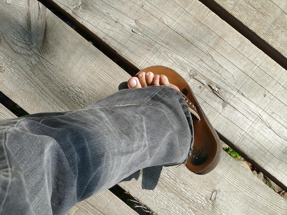 11P Sexy feet and toes