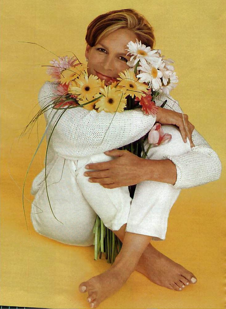 25P Jamie Lee Curtis Feet