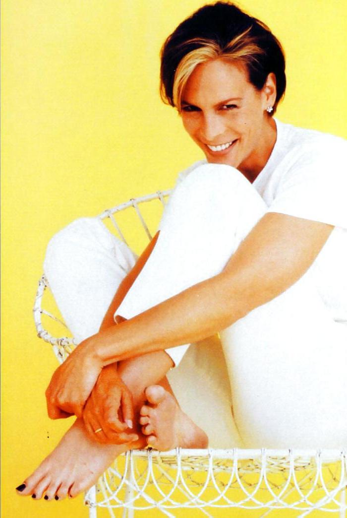 25P Jamie Lee Curtis Feet