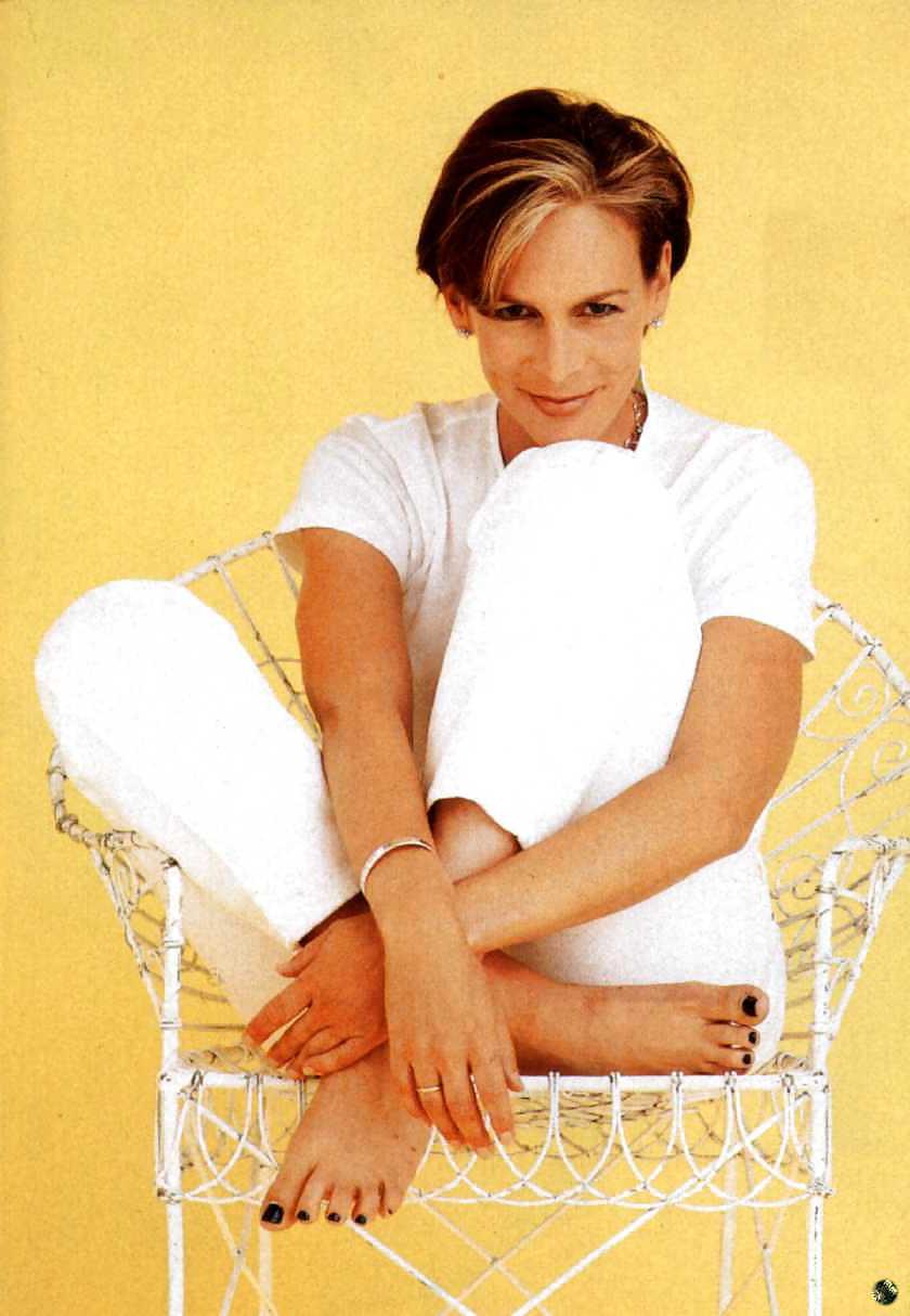 25P Jamie Lee Curtis Feet