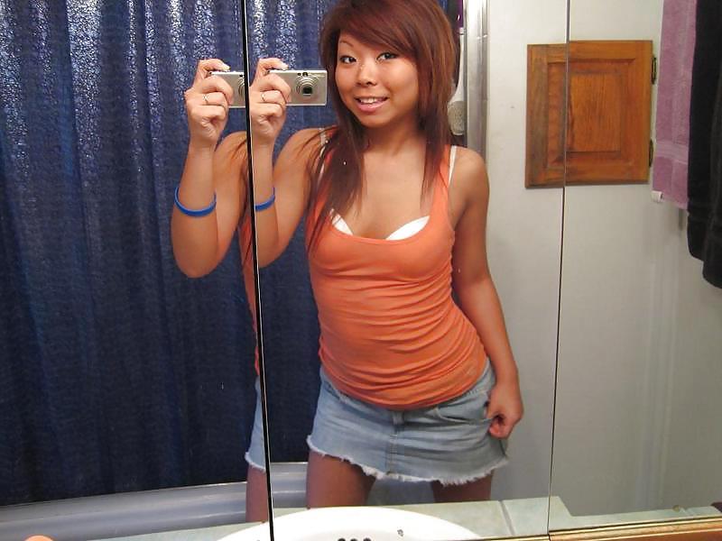 4P Singapore bitch posing in the mirror!