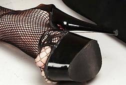 25P Toes in strappy sandals (women, no trannies!)
