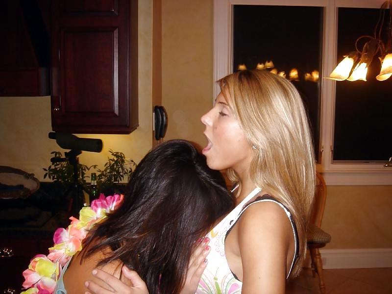 24P MORE F4F TONGUE LOVE