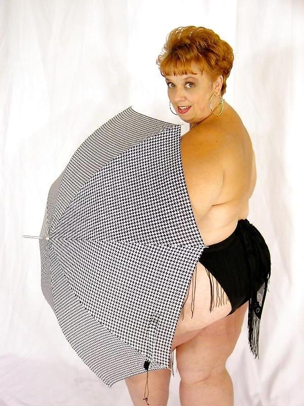 16P Stunning mature goddess