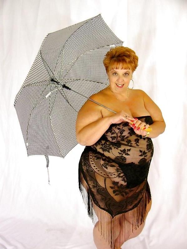 16P Stunning mature goddess