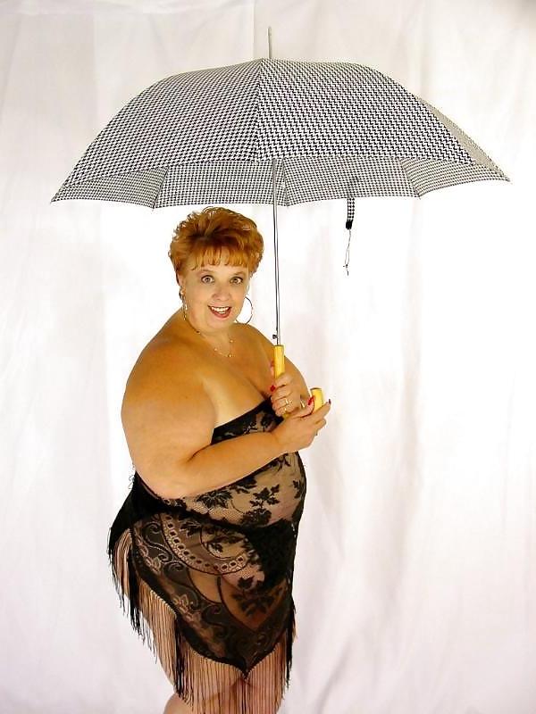 16P Stunning mature goddess